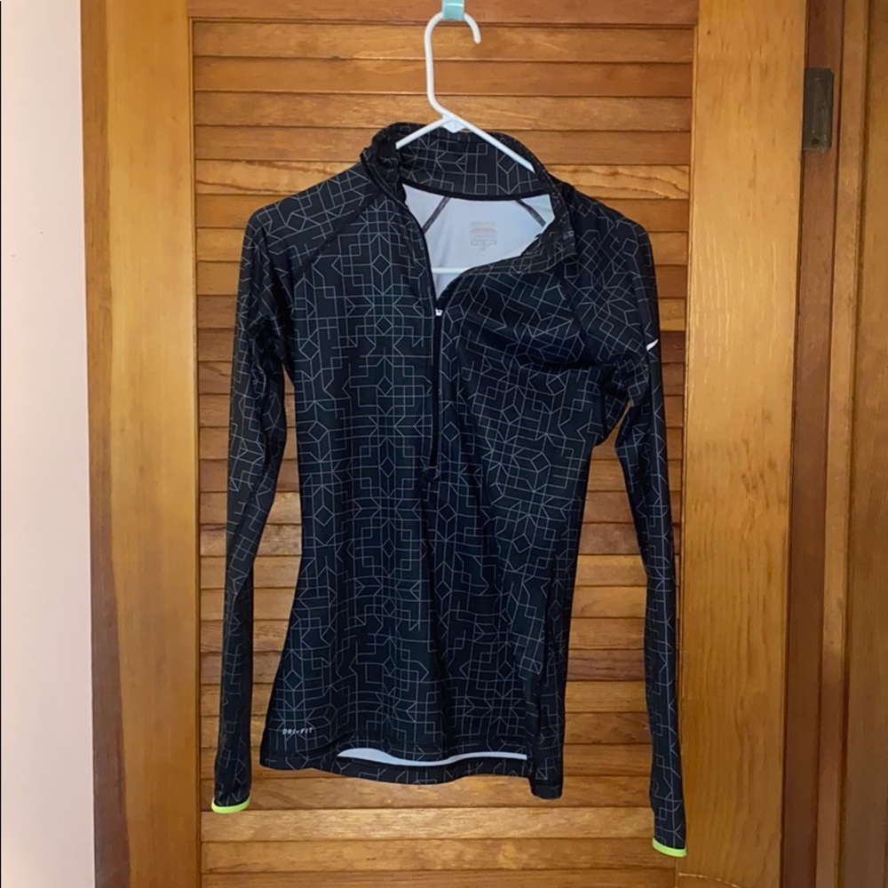 NIKE DRY FIT SWEATSHIRT